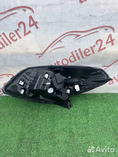 Фара передняя правая Renault Sandero BS1Y K4M