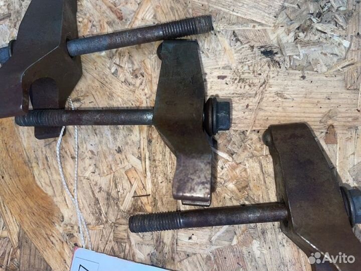 Держатель топливной форсунки Toyota Avensis