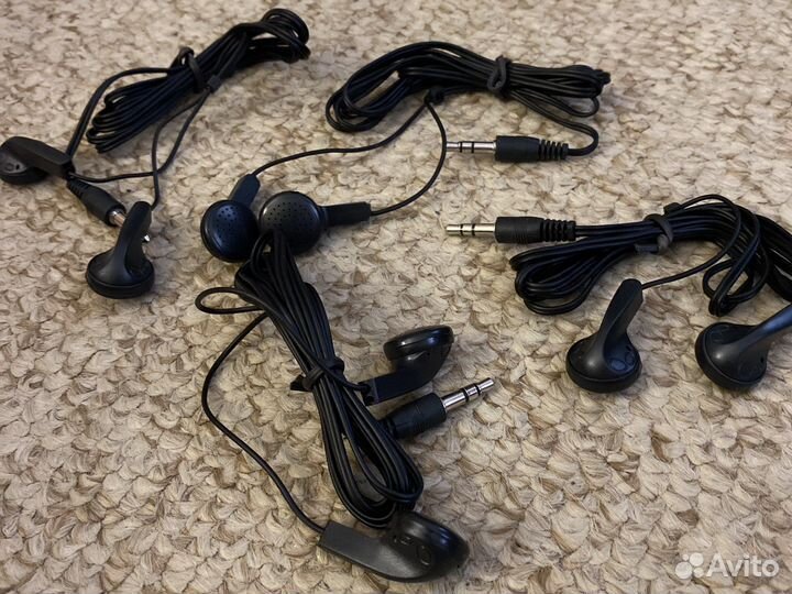 Проводные наушники