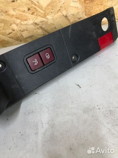 Накладка замка багажника Mercedes-Benz S-Class