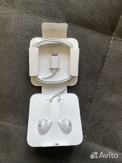 Наушники apple earpods lightning проводные