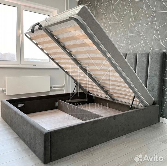 Кровать двуспальная с подъемным механизмом