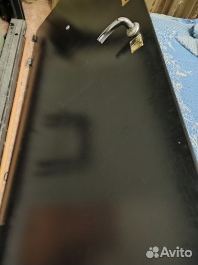 Продам железную входную дверь