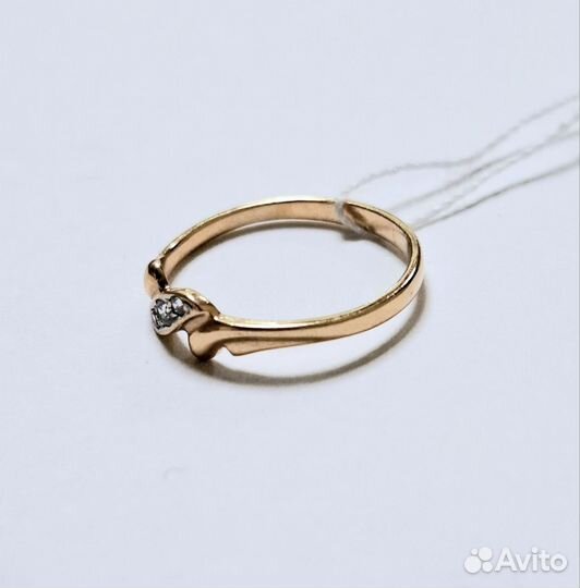 Золотое кольцо с фианитами 15,5 размер
