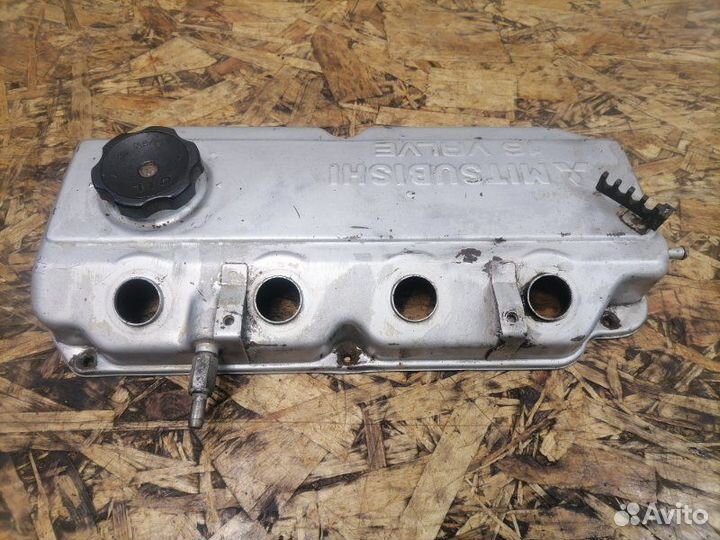 Крышка головки блока Mitsubishi Carisma DA 4G93
