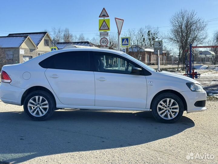 Volkswagen Polo 1.6 МТ, 2013, битый, 153 000 км