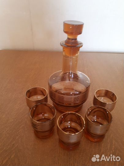 Графин с рюмками