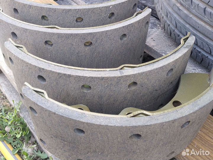 Тормозные колодки на митцубисикантер