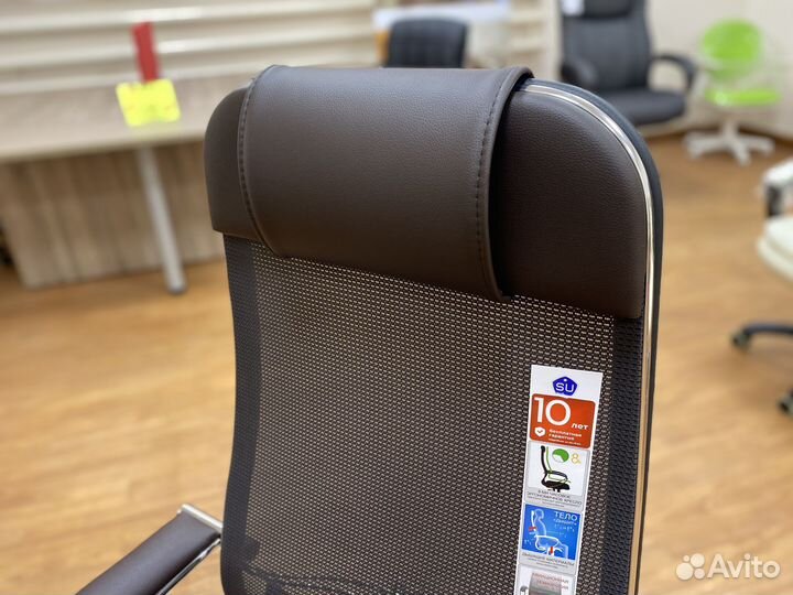 Офисное кресло