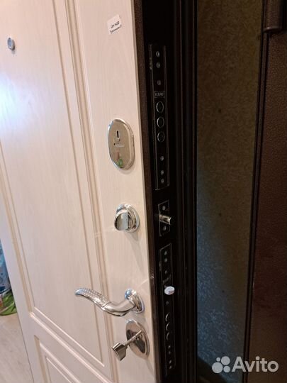 Продам входную дверь