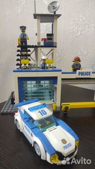 Lego City Конструктор Полицейский участок 60141