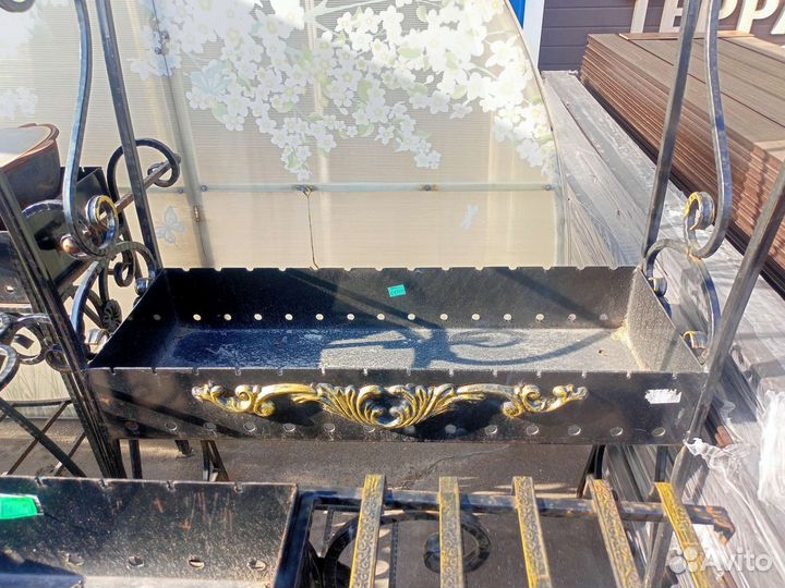 Мангал с крышей