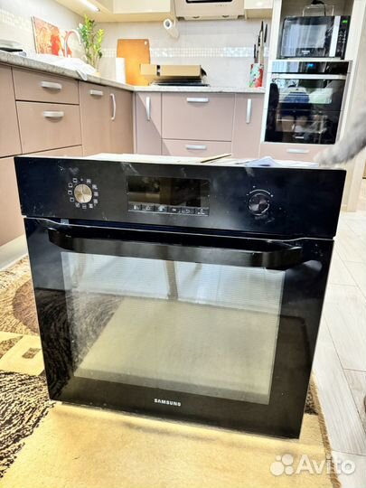 Духовой шкаф Samsung NV70K3370BB