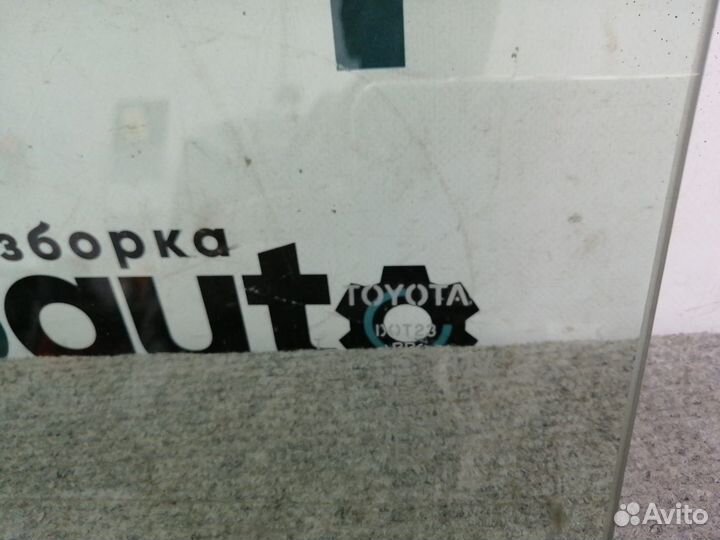 Стекло задней правой двери 68113-33150 Toyota