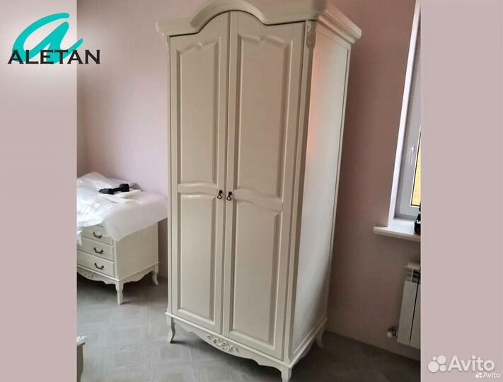 Шкаф распашной 2 двери массив