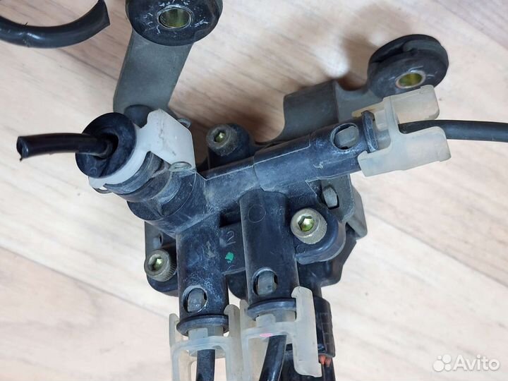 Клапан пневмоподвески Lexus RX 2 RX330 RX350