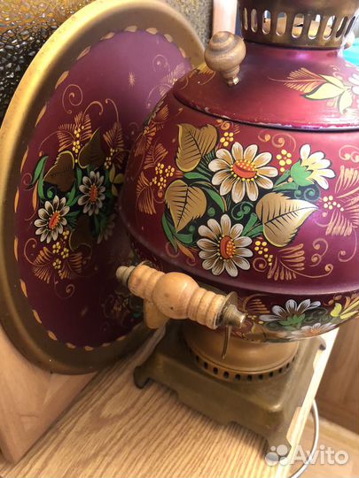 Фарфоровый и электрический самовар