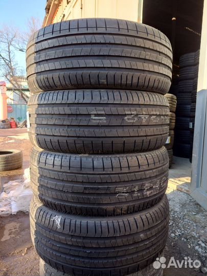 Pirelli P Zero PZ4 285/40 R23 107Y