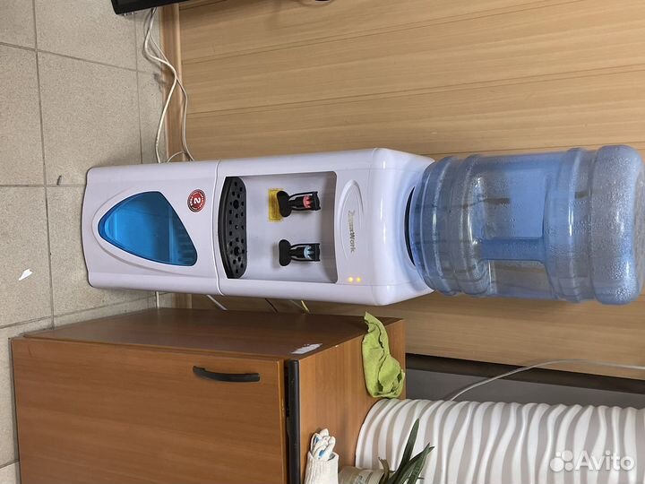 Кулер для воды напольный