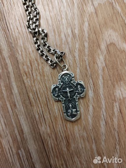 Серебряная цепь и крестик