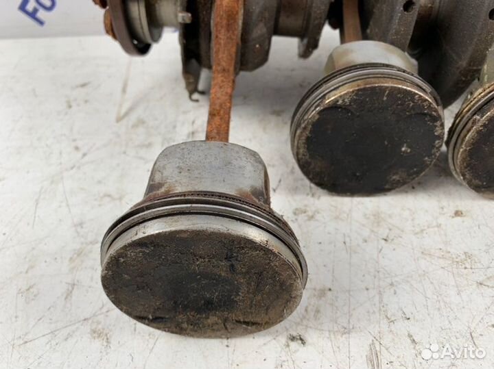 Коленвал с поршнями Honda Civic 4D FD1 1.8