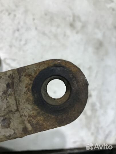 Кулак передний левый Suzuki Grand Vitara