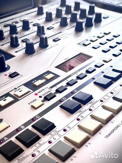 Yamaha RS-7000 Грувбокс, Сэмплер, Рабочая Станция