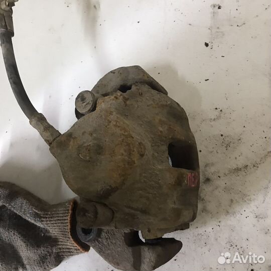 Суппорт передний BMW e32