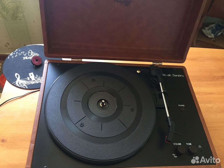 Виниловый проигрыватель