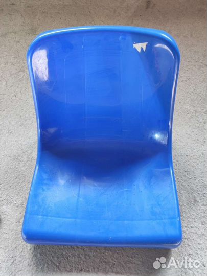 Универсальное пластиковое кресло новое