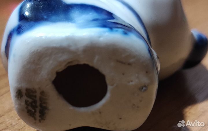 Фарфоровая статуэтка Коровка