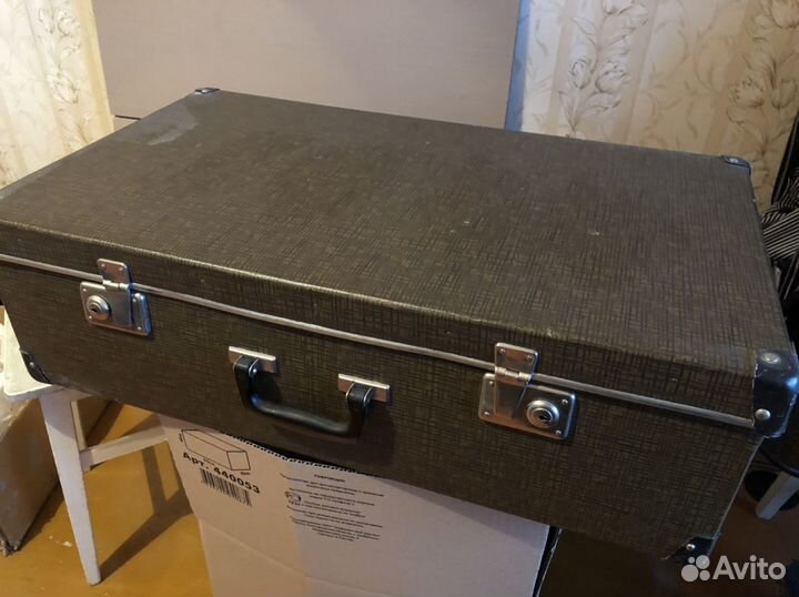 Продаю старинные чемоданы