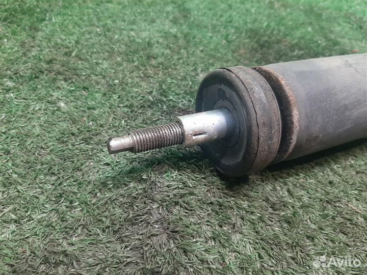 Стойка амортизатора задняя Suzuki SX4 2007