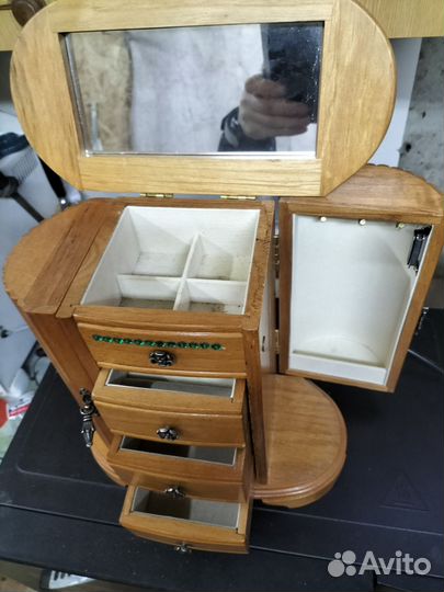 Шкатулка для ювелирных украшений