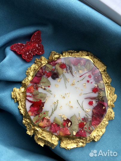 Декоротивные подставки из смолы,брошки,свечи