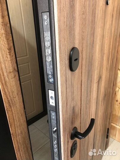 Дверь входная в квартиру