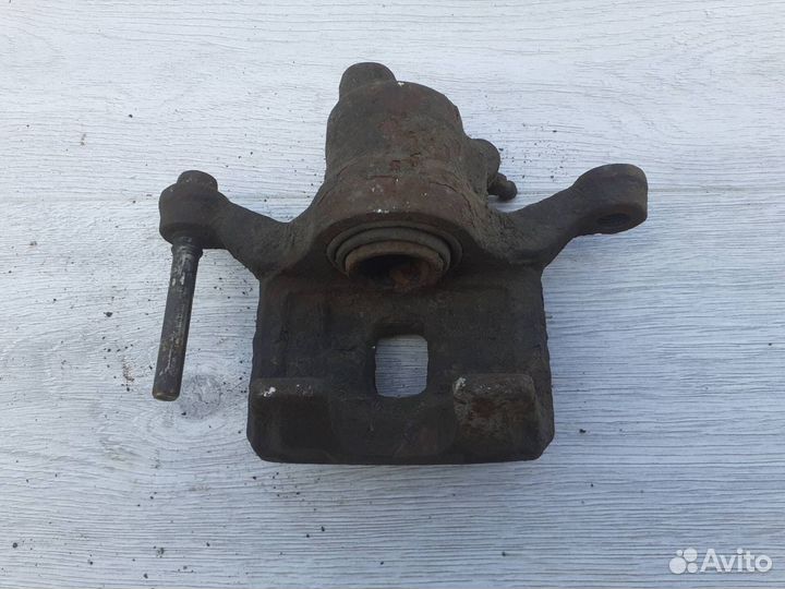 Суппорт задний правый Mitsubishi Galant 8