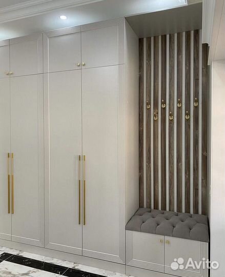 Прихожая со шкафом