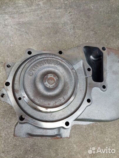 Водяная помпа Mercedes