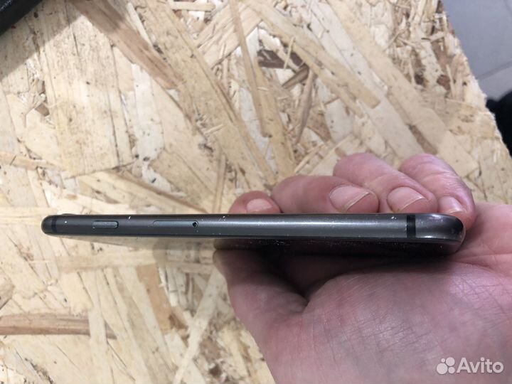 iPhone 8, 64 ГБ