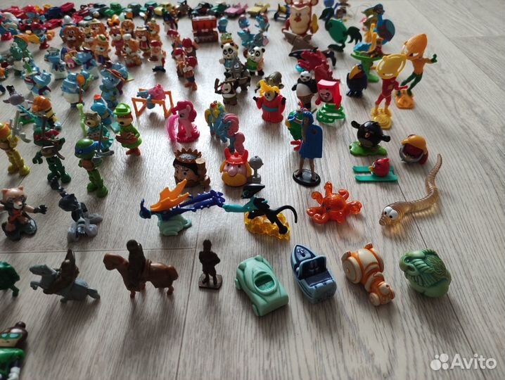 Игрушки из киндер сюрприза разные, все разом