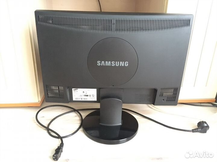 Монитор Samsung