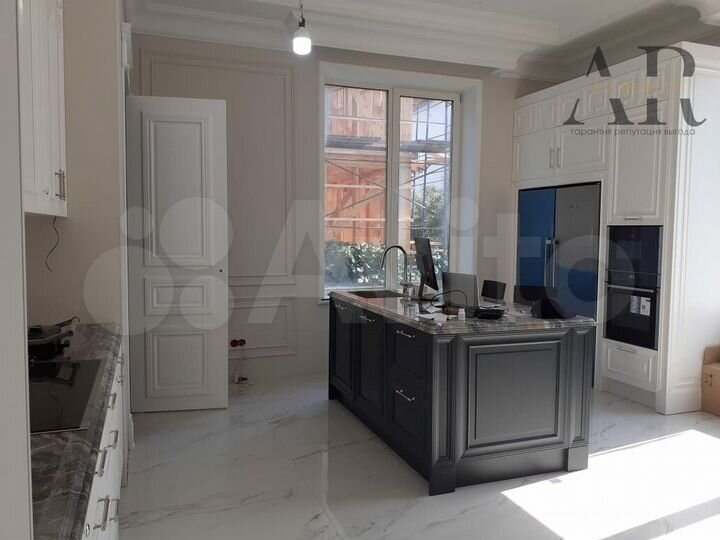 Коттедж 332 м² на участке 4,5 сот.