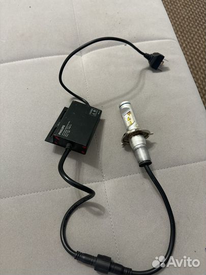 Блок ламп Philips H4 X-treme Ultinon LED HL