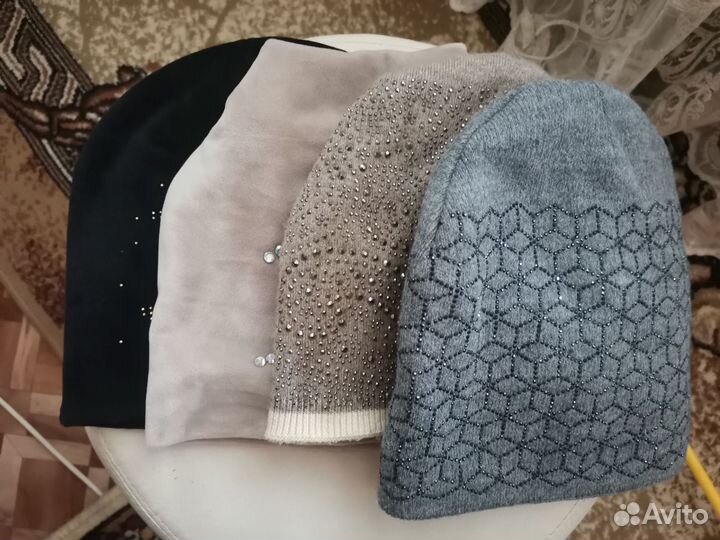Шапки женские со стразами 4шт