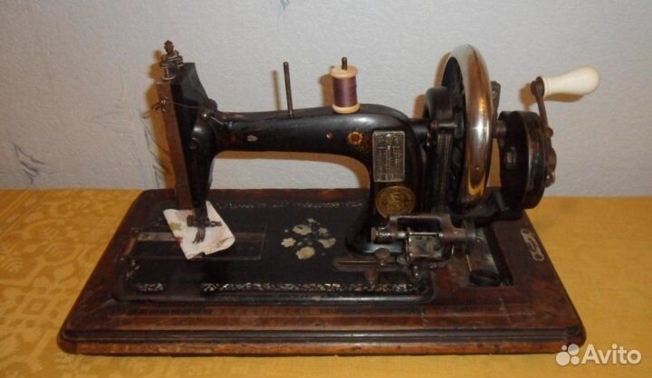 Швейная машинка фирмы Хауман. Рабочая
