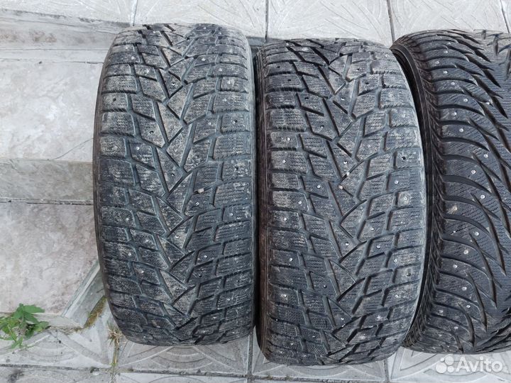 Dunlop SP Winter Ice 02 245/45 R19 и 275/40 R19