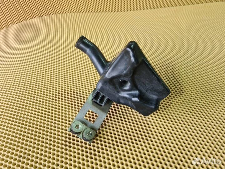 Резонатор воздушного фильтра передний левый