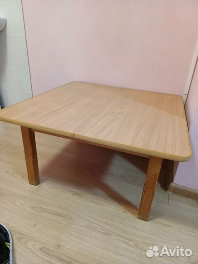Стол маленький