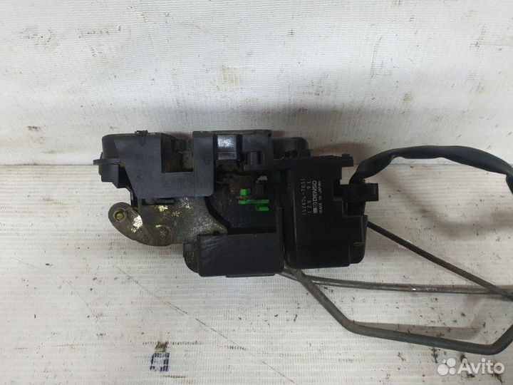 Замок передний правый Mazda 626 седан 1997